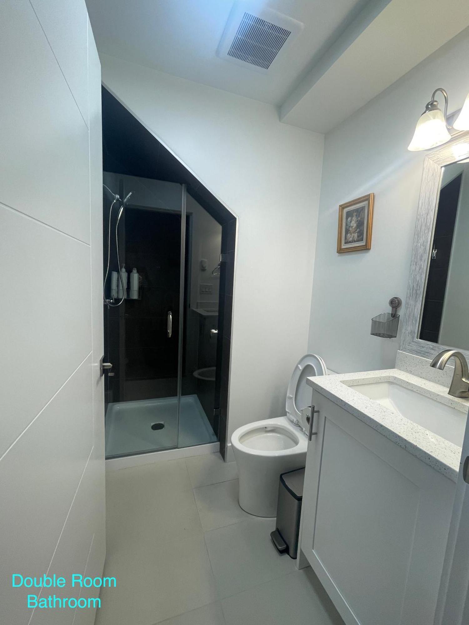 South Vancouver Guesthouse ภายนอก รูปภาพ